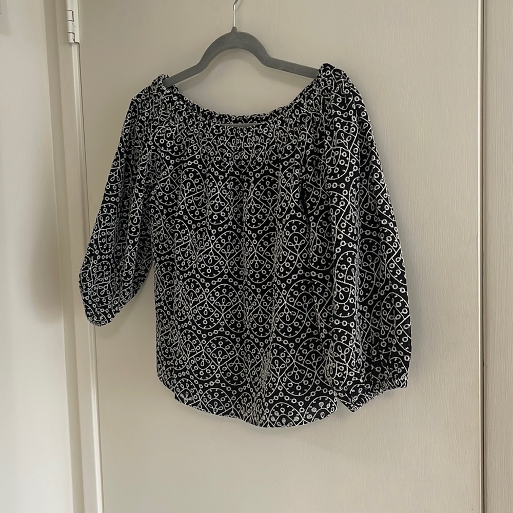 Off shoulder, beautiful top. Worn once.